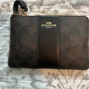 Authentic COACH Corner Zip Wristlet in Signature Canvas